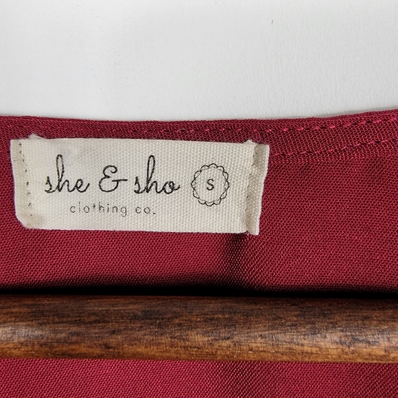She & Sho Blouse Maroon Sz Small - Picture 3 of 6